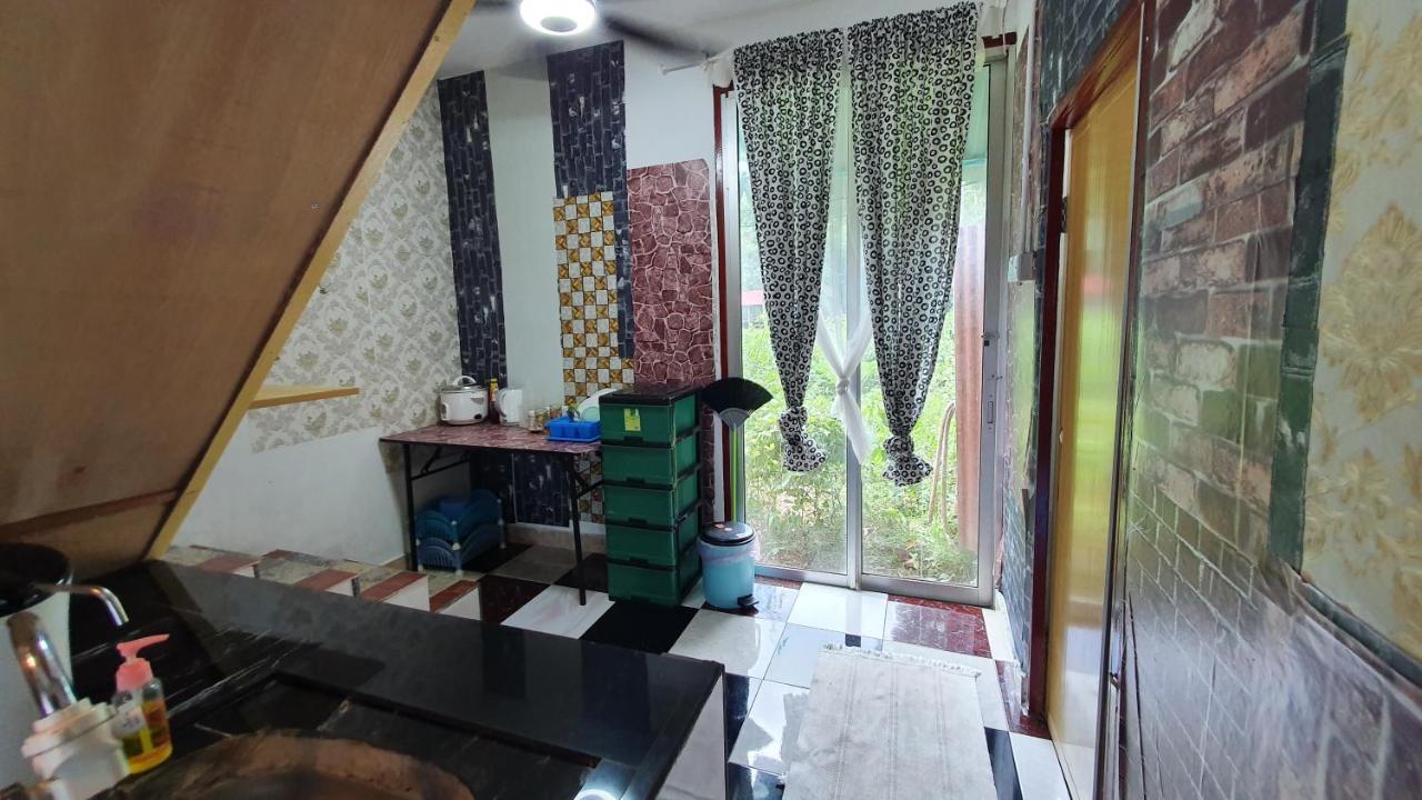 קואלה קנגסאר Chalet Kampong Semawar מראה חיצוני תמונה