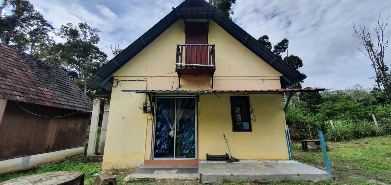 קואלה קנגסאר Chalet Kampong Semawar מראה חיצוני תמונה