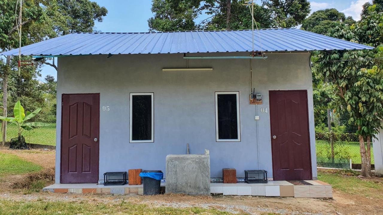 קואלה קנגסאר Chalet Kampong Semawar מראה חיצוני תמונה