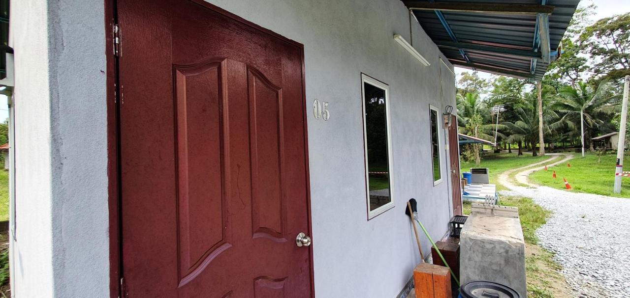קואלה קנגסאר Chalet Kampong Semawar מראה חיצוני תמונה