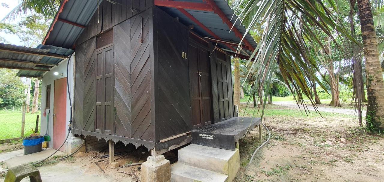 קואלה קנגסאר Chalet Kampong Semawar מראה חיצוני תמונה