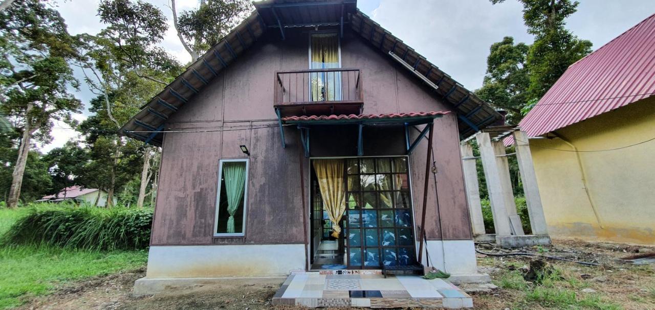 קואלה קנגסאר Chalet Kampong Semawar מראה חיצוני תמונה