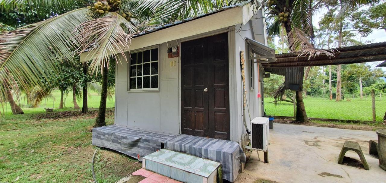 קואלה קנגסאר Chalet Kampong Semawar מראה חיצוני תמונה