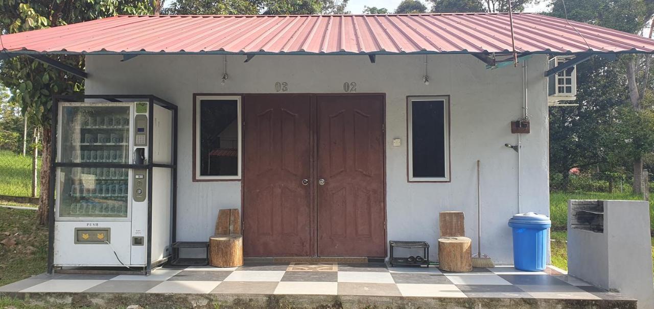 קואלה קנגסאר Chalet Kampong Semawar מראה חיצוני תמונה