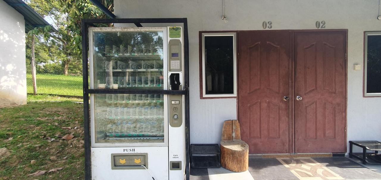 קואלה קנגסאר Chalet Kampong Semawar מראה חיצוני תמונה