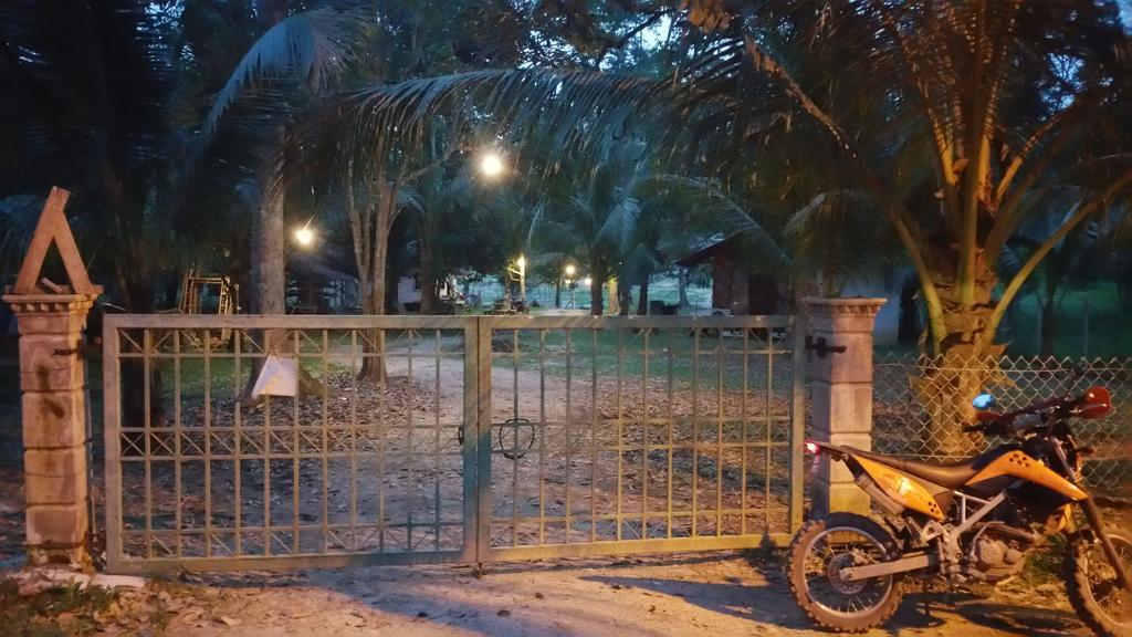 קואלה קנגסאר Chalet Kampong Semawar מראה חיצוני תמונה