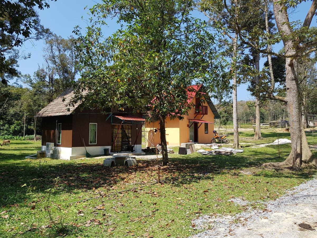 קואלה קנגסאר Chalet Kampong Semawar מראה חיצוני תמונה